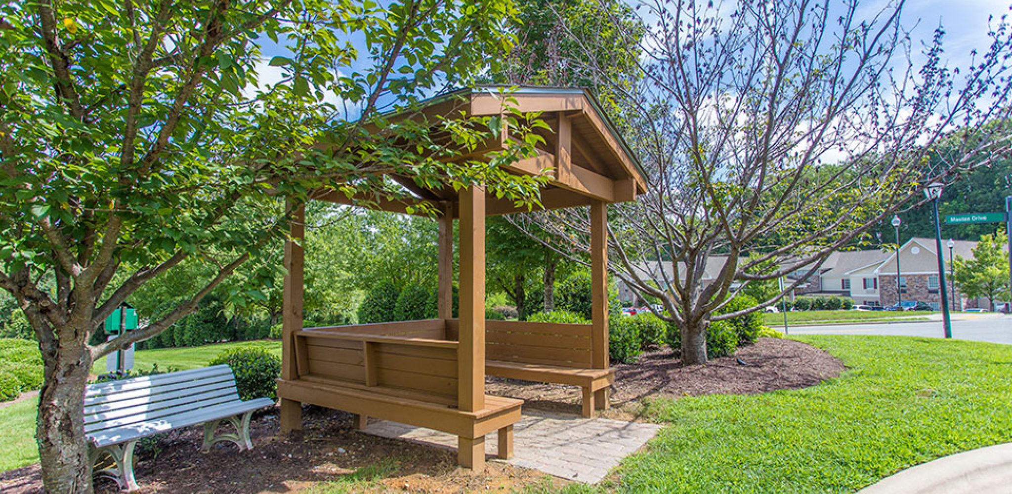 Hawthorne at Main outdoor lawn with commuter shelter and benches